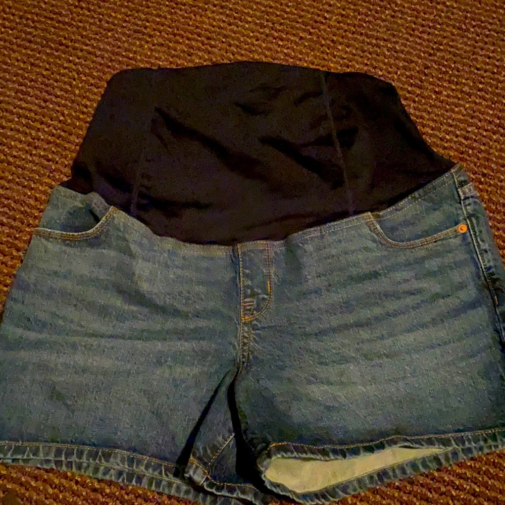 Maternity midi shorts size 10. Isabel brand.